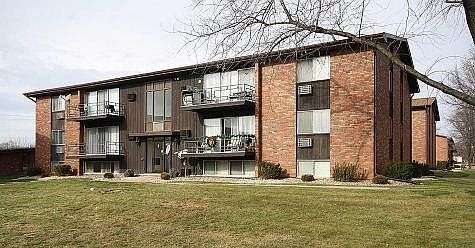 1st image of 126 E Lake Ave