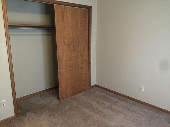 5th image of 1657 Foxhaven Ct APT 2