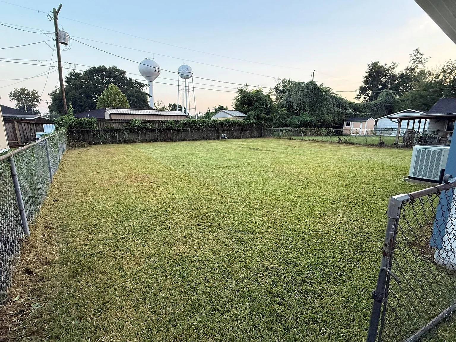 3 bed, 1.0 bath, 939 sqft, $1,600 — Photo 4