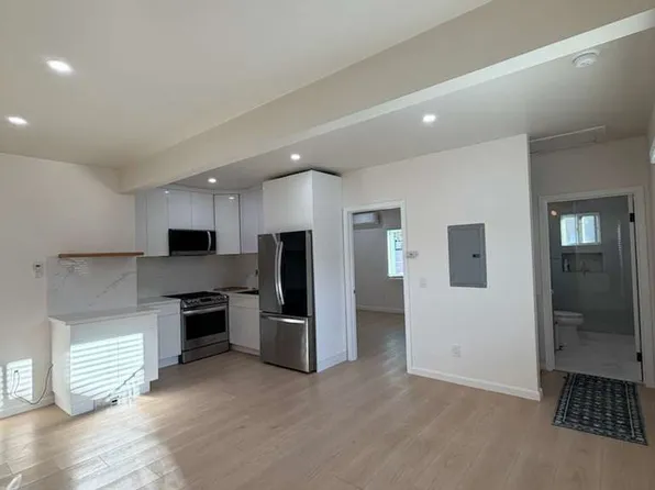 18924 Vose St, Reseda, CA 91335