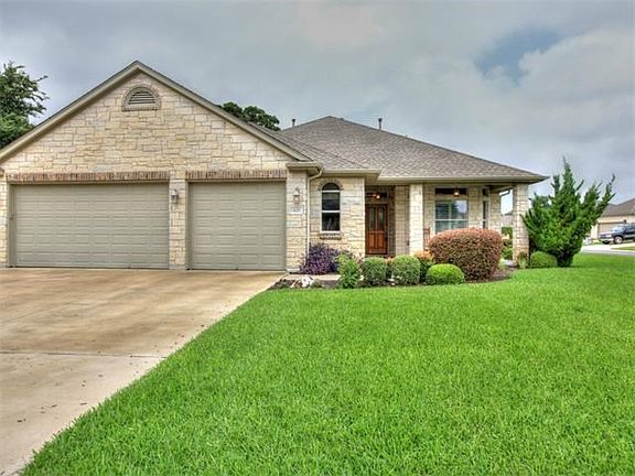 2nd image of 925 Heritage Oaks Bnd