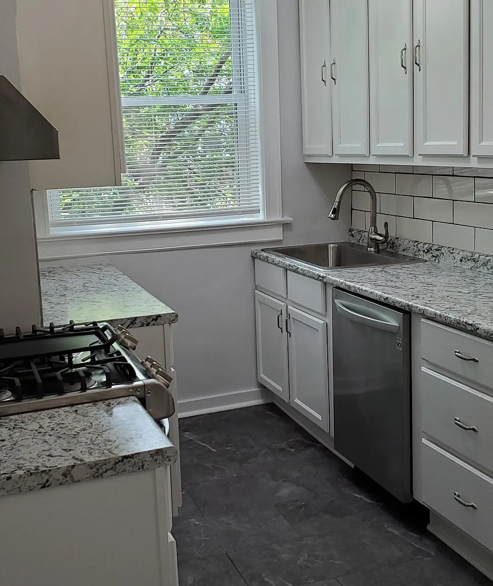 1 bed, 1075 sqft, $1,100 — Photo 4