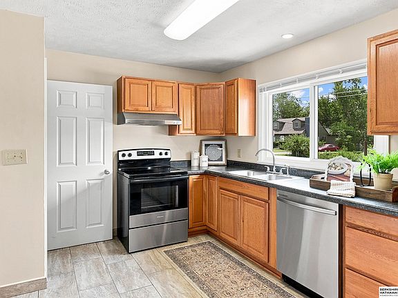 4th image of 6424 Fowler Ave