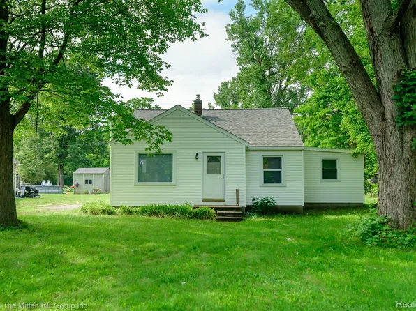 42913 Fret Rd, Van Buren Township, MI 48111