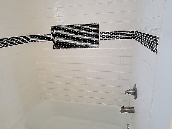 3rd image of 2835 Glenn St