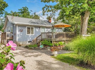 46 Beach Rd, Laurel, NY 11948