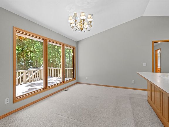 5th image of 4 Tisbury Ln