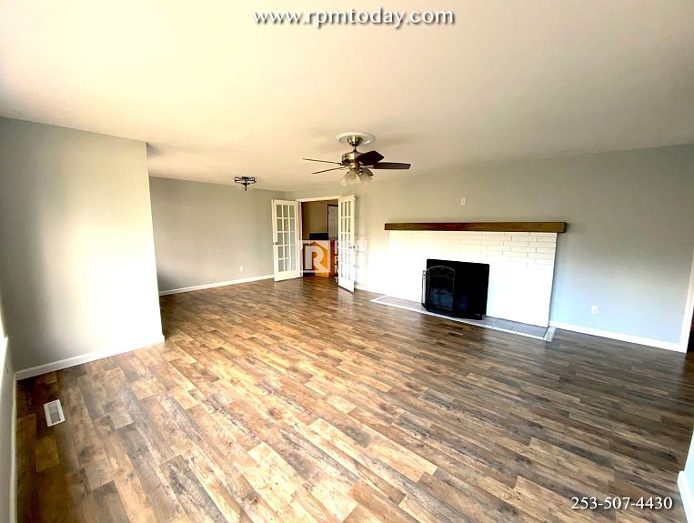 1st image of 124 Crestwood Dr SW Unit A