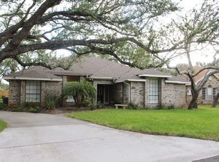 410 Augusta Dr, Rockport, TX 78382