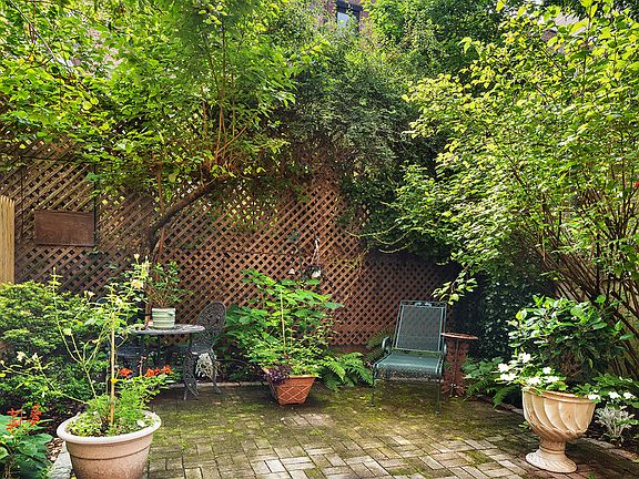 3rd image of 32 W 96th St #A