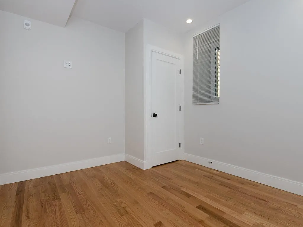 3 bed, 1346 sqft, $3,400 — Photo 2