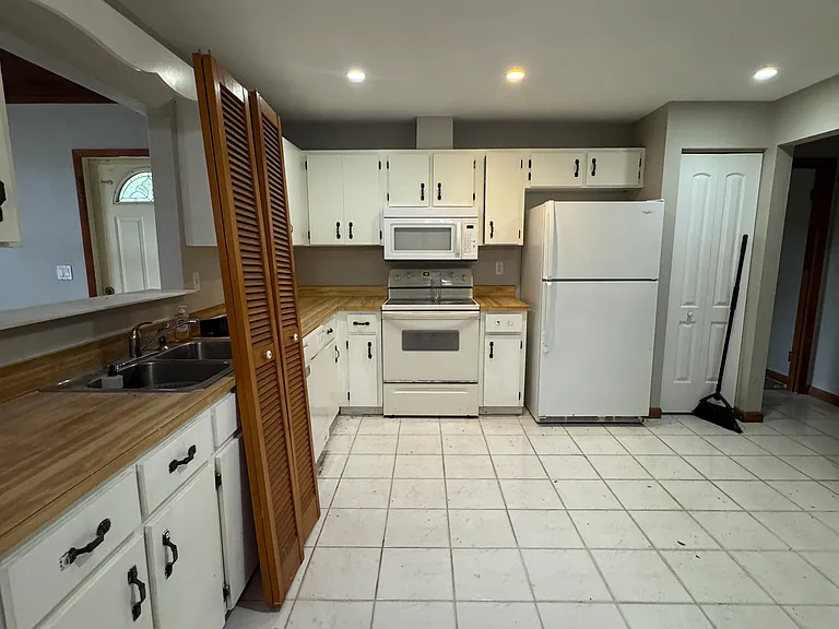 405 Cherrywood Dr — Photo 10