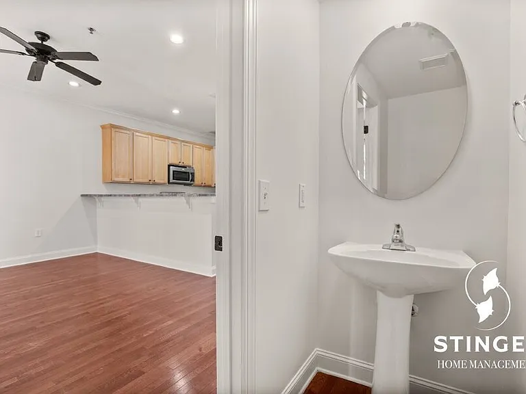828B E Paris Ave — Photo 10