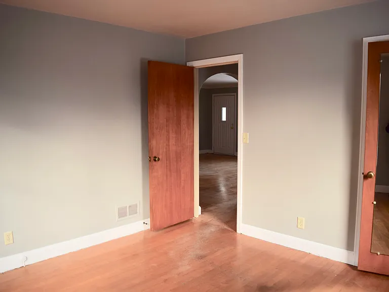 1721 Lloyd Ave — Photo 7