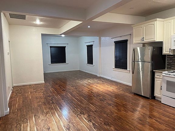 3rd image of 1245 N Roosevelt Ave