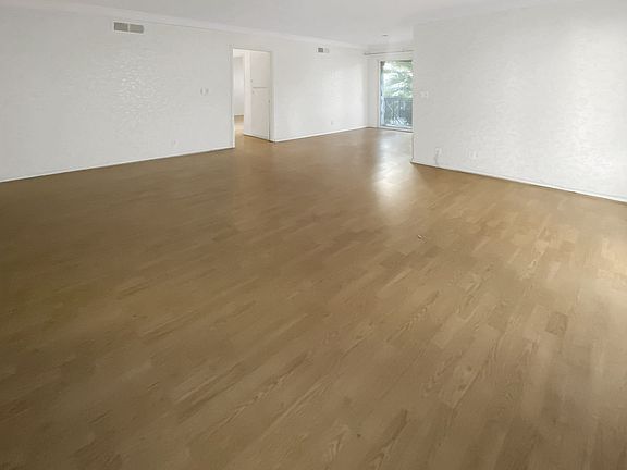 5th image of 1416 N Martel Ave #113945a57