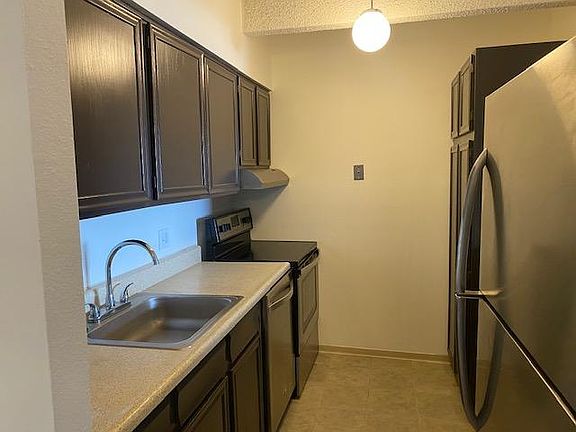 2nd image of 1055 N Logan St APT 604
