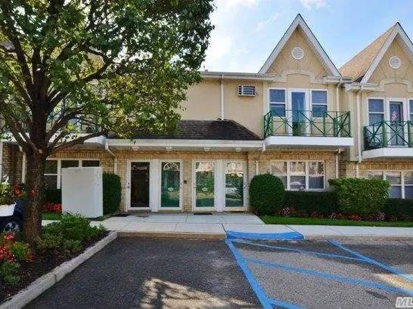 306 Cambride Ct, Glen Cove, NY 11542