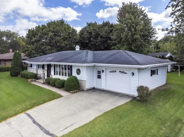 208 Woodland Beach Rd, Lake Mills, WI 53551