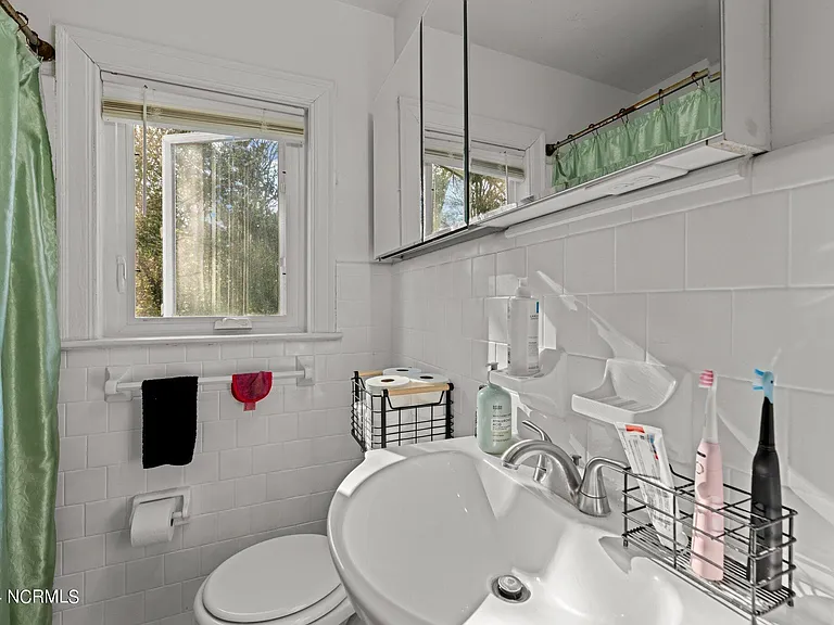 607 Watson Ave — Photo 10