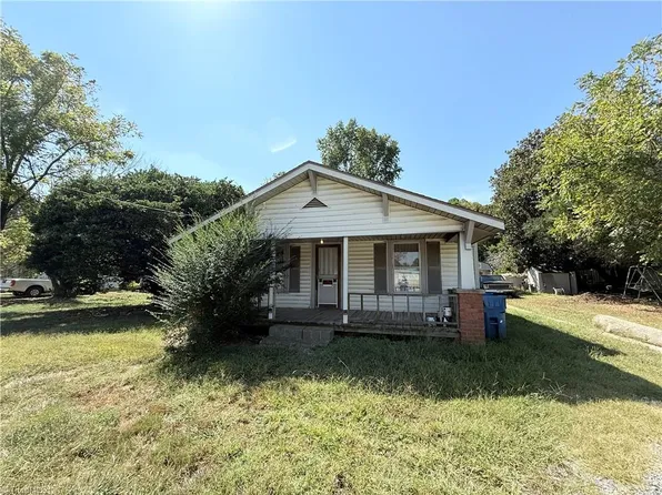 175 N Main St, Staley, NC 27355