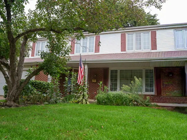 3235 N Volz Dr E, Arlington Heights, IL 60004