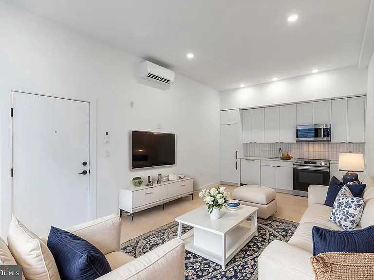 2414 Frankford Ave #2R — Photo 1