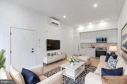 2414 Frankford Ave #2R Photo 1 2414 Frankford Ave #2R Photo 1