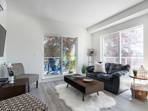 3rd image of 880 Saucier Ave #306