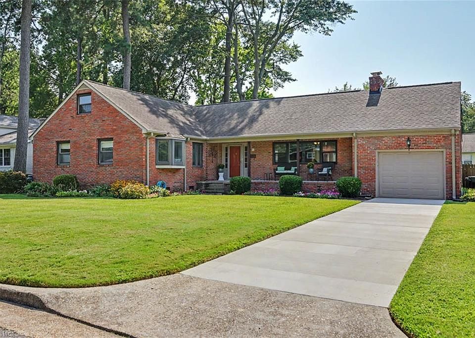 1st image of 12 Pine Cone Dr