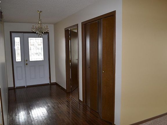 3rd image of 119 Birchwood Dr