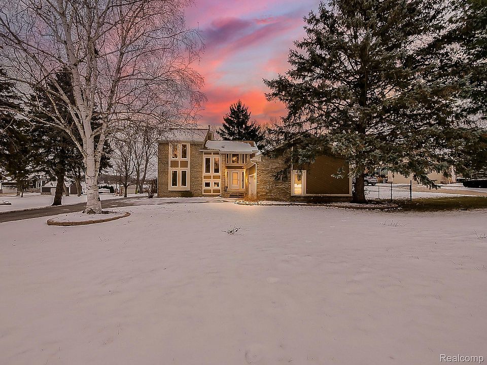 1st image of 315 Oxbow Ct