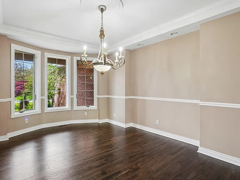 1819 Brookview Dr — Photo 3