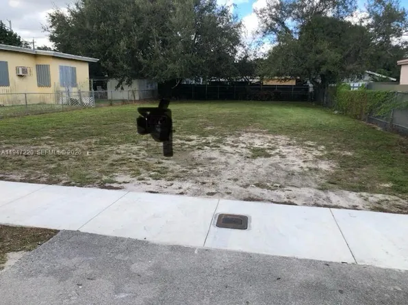 1735 NW 57th St, Miami, FL 33142