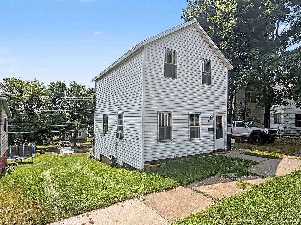 1st image of 213 W Brown St