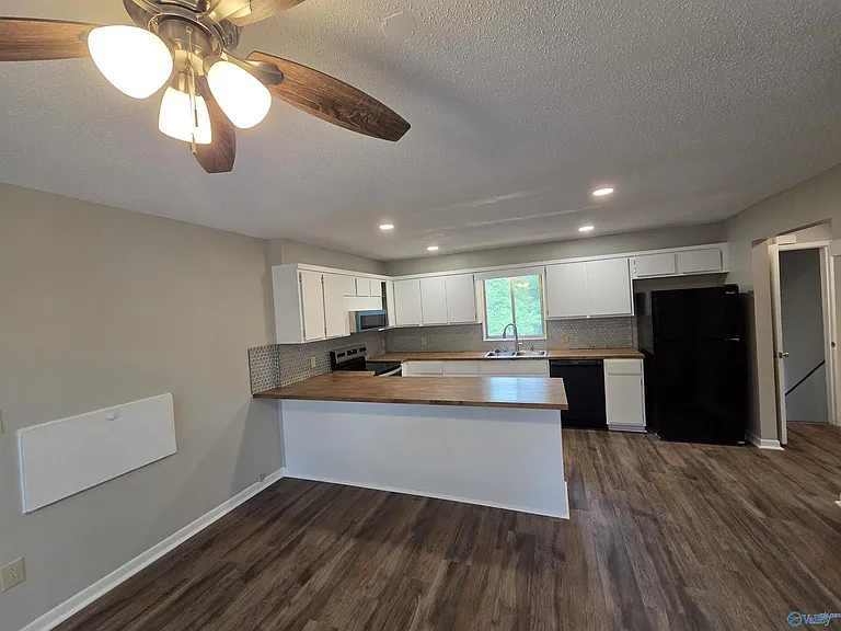 1209 Governors Dr SE — Photo 9