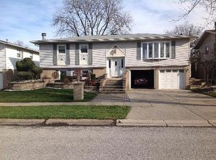 15421 Las Flores Ln, Oak Forest, IL 60452