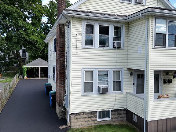 2nd image of 219 Beech St