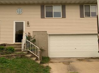 1006 Quarry Ave SW, Cedar Rapids, IA 52404