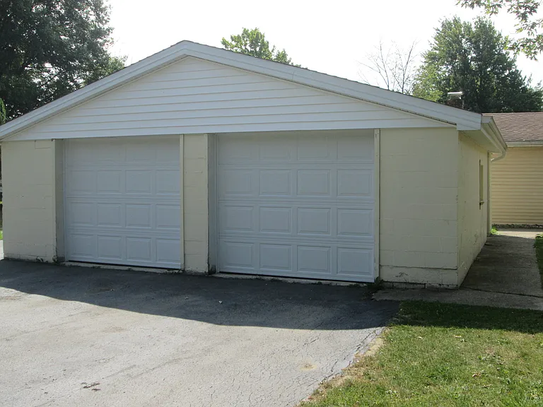 2433 Bainbridge Ave — Photo 3