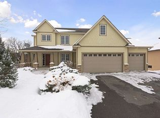 971 Woodview Ct, Carver, MN 55315
