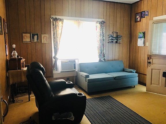 5th image of 106 S Walden Ave