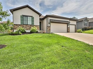 912 SE Wood Ridge Ct, Blue Springs, MO 64014