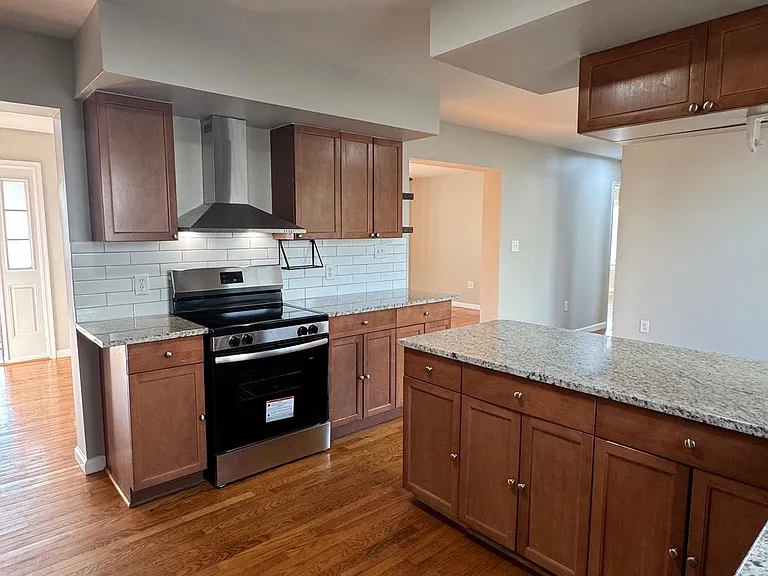14780 Jordan Ln — Photo 17