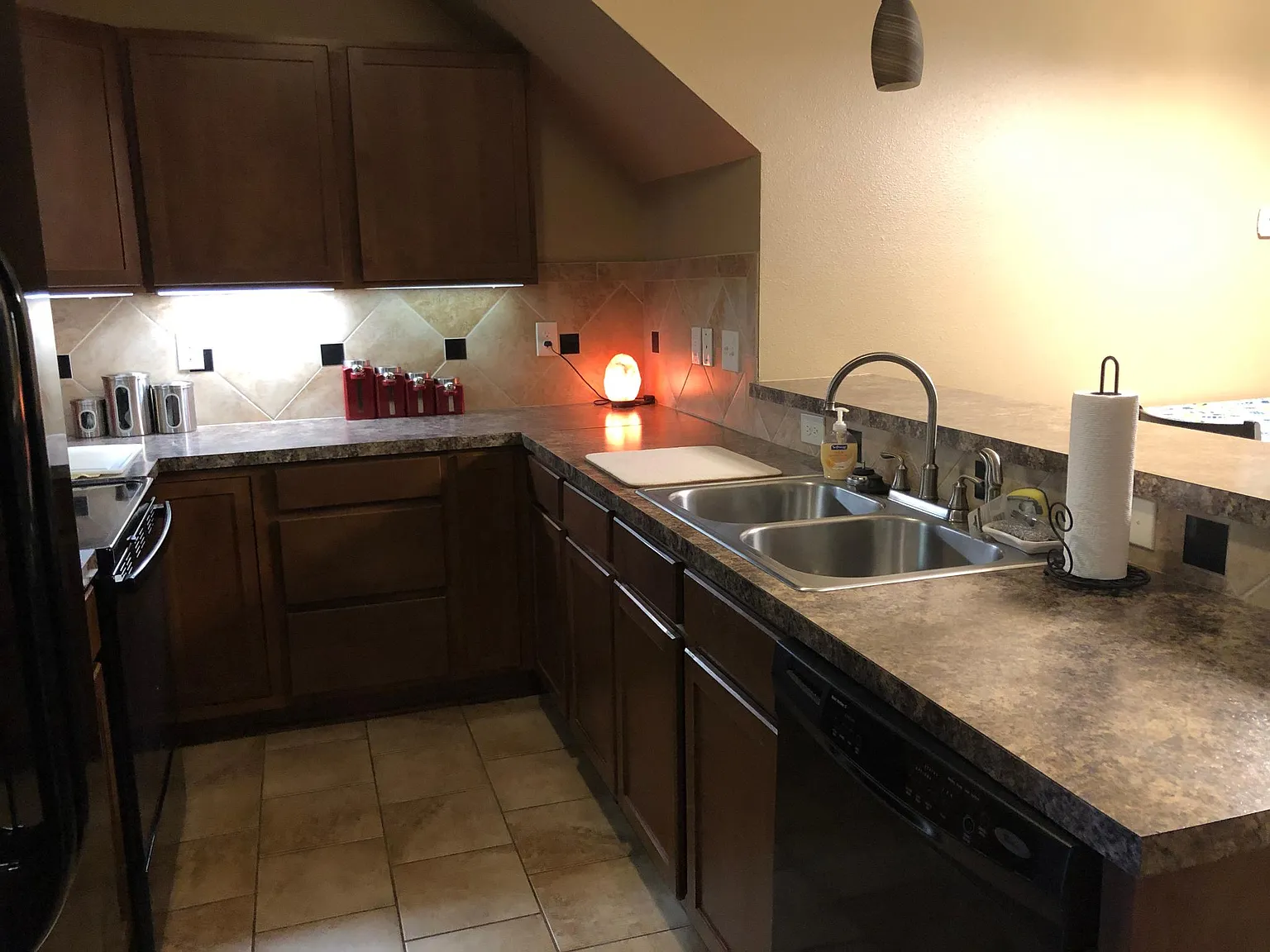 3 bed, 2.5 bath, 1500 sqft, $1,600 — Photo 3