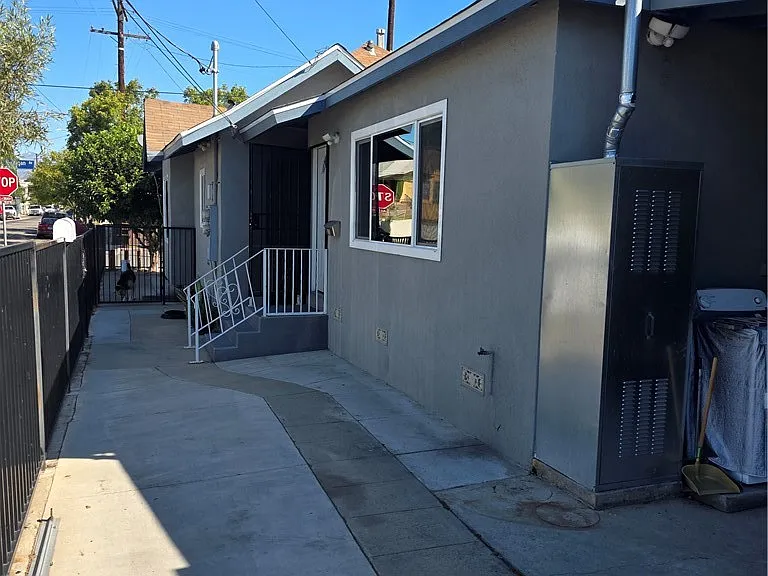 220 N Saratoga St E — Photo 2