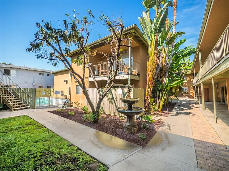 20353 Saticoy St — Photo 44