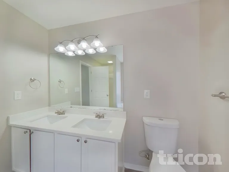 2226 Buckleigh Dr — Photo 9