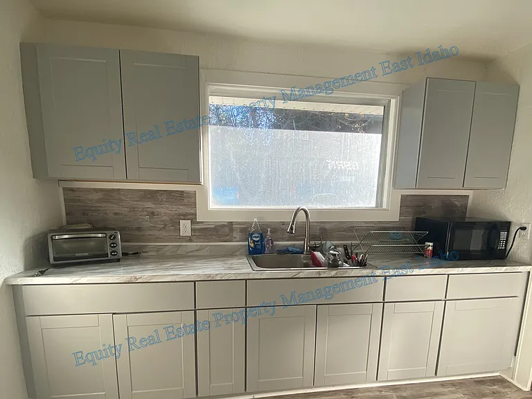 923 W Clark St #923 — Photo 9