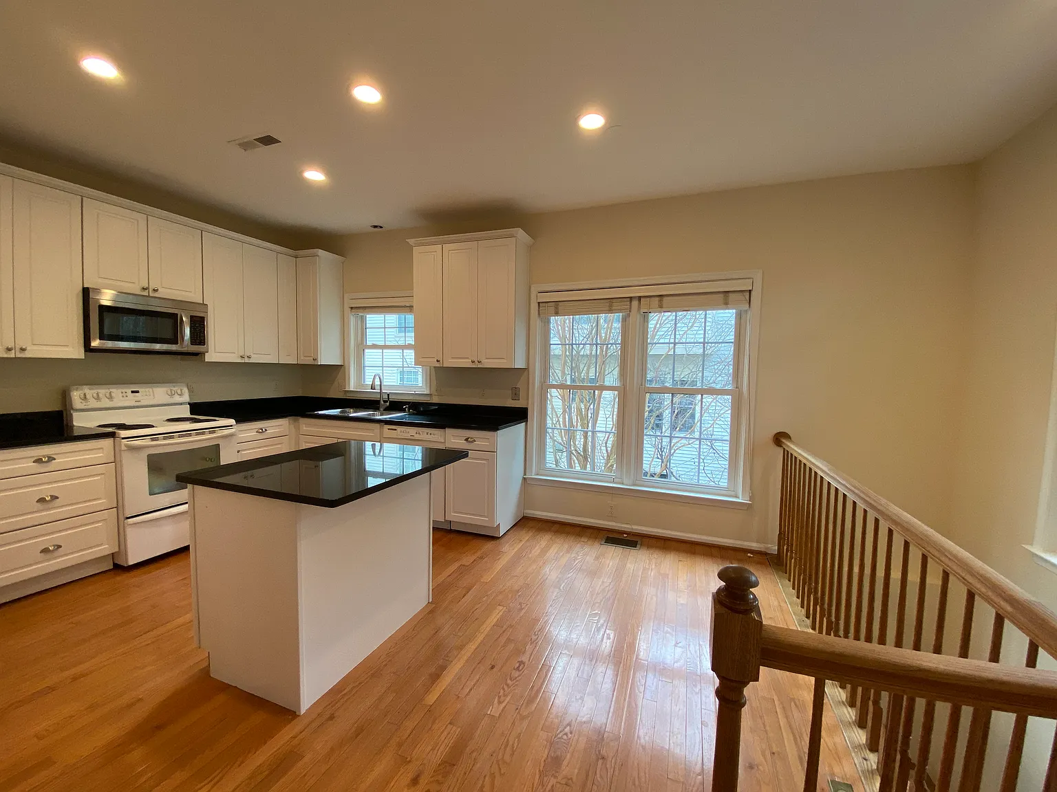 3 bed, 3.5 bath, 1784 sqft, $5,300 — Photo 1